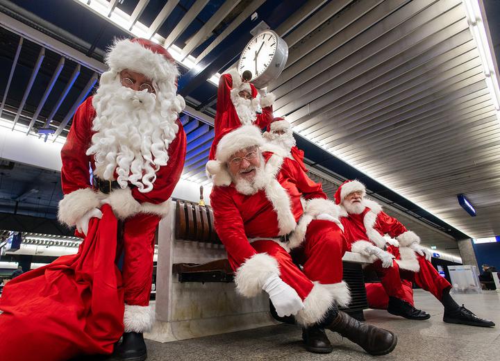 Ile kosztuje autentyczność pod choinką? Kulisy rynku Mikołajów