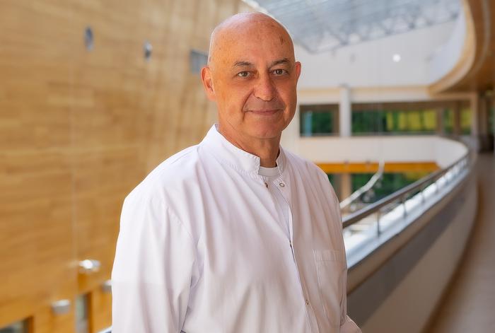 Prof. Witold Rzyman, kierownik Katedry i Kliniki Chirurgii Klatki Piersiowej GUMed, główny badacz projektu MULTIPREVENT.