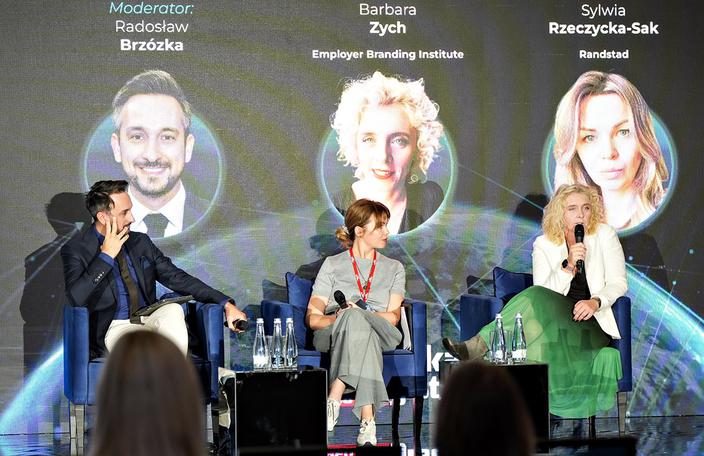 Wyzwania, jakie stawia przed branżą logistyczną geopolityka, ekonomia, rozwój technologii, w tym zwłaszcza sztucznej inteligencji, a także konieczność ochrony klimatu, były głównymi tematami omawianymi podczas Forum Polskich Menedżerów Logistyki, którą w „Puls Biznesu” zorganizował już po raz dwudziesty pierwszy.