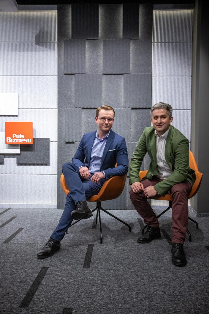  Marcin Kocot, lider zespołu Doradców Klienta Biznesowego zajmującego się Informacją Gospodarczą w Coface (z lewej) i Artur Skalski, lider zespołu Doradców Klienta Biznesowego zajmującego się Windykacją w Coface.