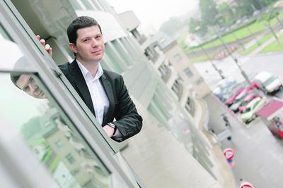 Marcin Kuśmierz zetknął się z Home. pl, gdy sprzedawał jego właścicielom własną firmę hostingową. Po kilku latach wrócił do spółki już jako prezes i właściciel niewielkiego pakietu akcji. Po transakcji nie będzie musiał martwić się o emeryturę.