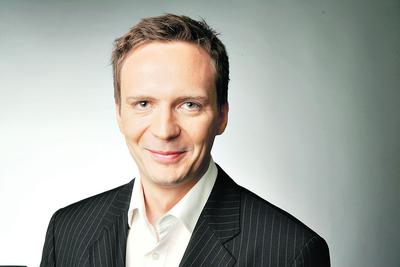 Eric Schmidt podkreślał, że spotkał się w Polsce z otwartością. Odczułem to np. wtedy, gdy zaczynaliśmy w Europie Street View. „Stara Europa” była sceptyczna, np. Niemcy walczyli o to, by zasłaniać fasady ich domów, podczas gdy ja dostawałem telefony z urzędów miast z pytaniem, dlaczego jeszcze nas tam nie było — mówi Artur Waliszewski, szef Google’a na Europę Środkową i Wschodnią.