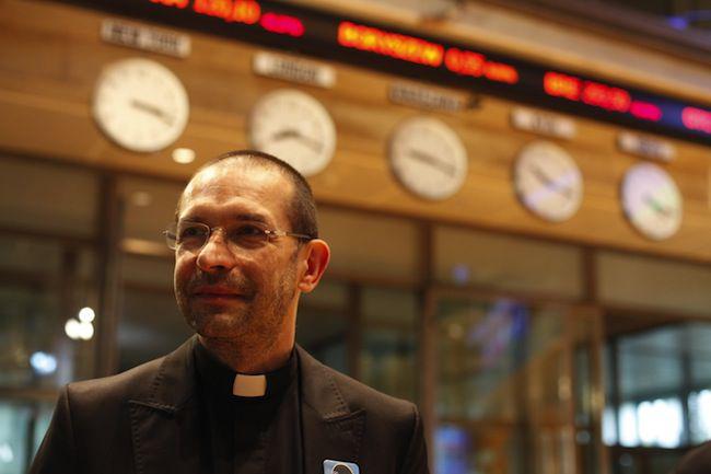 Ks. Jacek WIOSNA Stryczek na GPW FOT. Puls Biznesu_Marek Wiśniewski