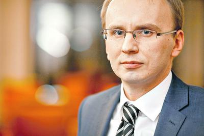 Radosław Domagalski, wiceminister rozwoju, uważa, że firmy potrzebują rozwoju relacji gospodarczych z Rosją. 20 spółek, które zainwestowały za wschodnią granicą, na pewno się z tym zgodzi. Są jednak i przedsiębiorcy, którzy uważają, że udział w zbliżającym się forum gospodarczym w Petersburgu nic nie da.