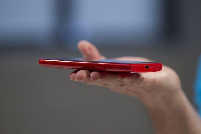 Nokia walczy na rynku smartfonów, a wkrótce może też wprowadzić swój tablet. Na zdjęciu Lumia 920, jeden ze smartfonów fińskiej firmy fot. Bloomberg