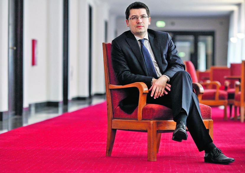 W SUKURS PRZEDSIĘBIORCOM: Trwa ocena funkcjonowania ustawy o swobodzie działalności gospodarczej
 pod kątem wzmocnienia podstawowych praw i obowiązków w obrocie gospodarczym.
 Może to stać się podstawą do przygotowania nowych przepisów — mówi Mariusz Haładyj, podsekretarz
 stanu w Ministerstwie Gospodarki. [FOT. WM]