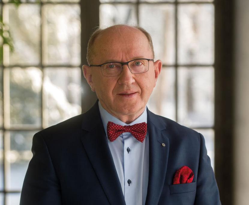 Prof. dr hab. med. dr h.c. multi Henryk Skarżyński, dyrektor Instytutu Fizjologii i Patologii Słuchu, konsultant krajowy w dziedzinie otolaryngologii.