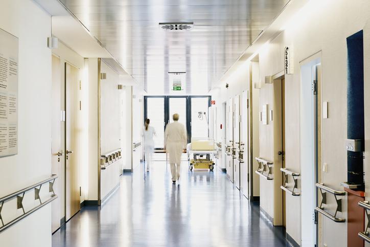 W Toruniu bardzo trudna sytuacja pod względem leczenia pacjentów hematologicznych powstała 1 lipca, kiedy z pracy na jedynym wówczas w mieście oddziale hematologii Szpitala im. Kopernika odeszło 13 lekarzy, w tym 10 specjalistów. W Toruniu bardzo trudna sytuacja pod względem leczenia pacjentów hematologicznych powstała 1 lipca, kiedy z pracy na jedynym wówczas w mieście oddziale hematologii Szpitala im. Kopernika odeszło 13 lekarzy, w tym 10 specjalistów.