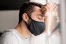 MZ: od 27 lutego zakaz zasłaniania nosa i twarzy z wykorzystaniem przyłbic czy szalików