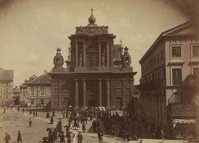 Po kasacie zakonu karmelitów żyjących w klasztorze z tyłu kościoła od XVII wieku, przekazano budynki Seminarium Duchownemu, które do dziś mieści się w tych murach