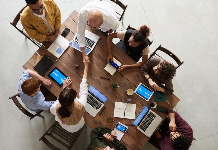Budowanie skutecznej strategii Employer Branding to klucz do przyciągania i zatrzymywania najlepszych talentów.
