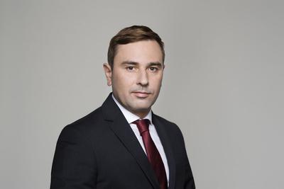 Wielka wygoda: Pekao jako pierwszy bank w Polsce umożliwia klientom firmowym podpisywanie dokumentów profilem zaufanym i e-dowodem. O zaletach rozwiązania mówi Tomasz Styczyński, wiceprezes Banku Pekao SA.