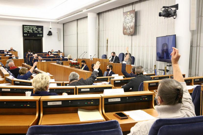 Spośrod poprawek Senatu do końcowych wersji ustaw trafiają tylko nieliczne, zaakceptowane przez senatorów PiS. Fot. Michał Józefaciuk / KS Spośrod poprawek Senatu do końcowych wersji ustaw trafiają tylko nieliczne, zaakceptowane przez senatorów PiS. Fot. Michał Józefaciuk / KS