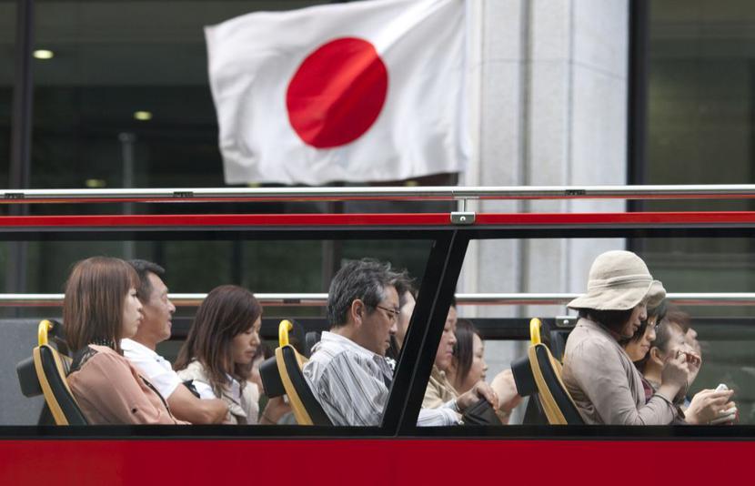 Turyści w Tokio, fot.Bloomberg