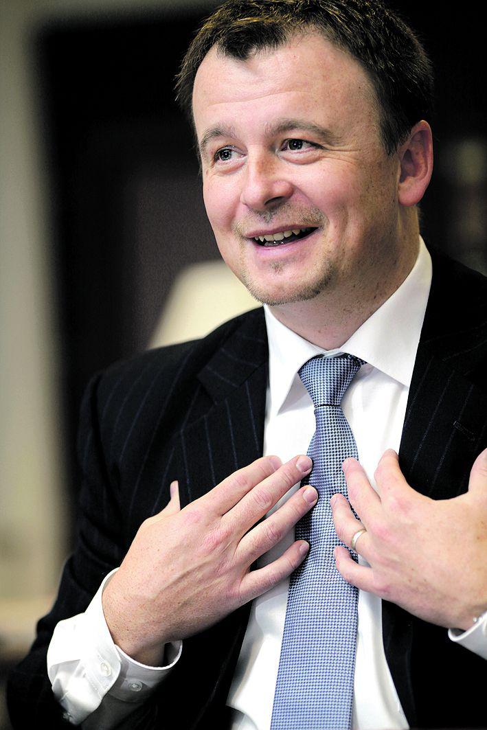 WODA W USTACH: Media
 mogą spekulować o możliwych
 przejęciach, w biznesie nie ma
 miejsca na tego typu publiczne
 dywagacje — mówi Miroslav
 Rakowski, pytany o negocjacje
 w sprawie przejęcia GTS. [FOT. WM]