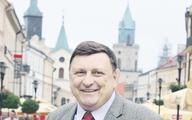 Ostrzej, ale bez skalpela: Arbiter naszej normalności