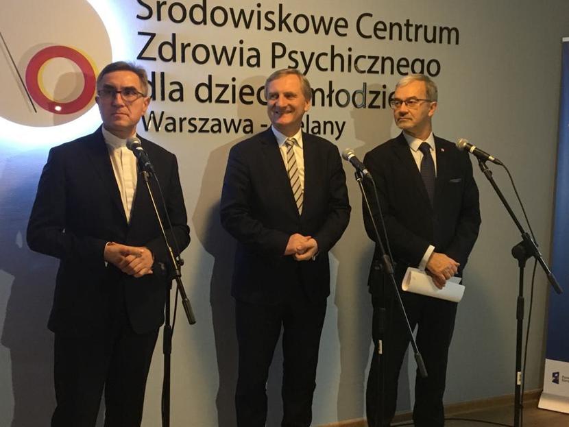Od lewej ks. prof. dr hab. Stanisław Dziekoński, rektor UKSW; wiceminister zdrowia Zbigniew Król i Jerzy Kwieciński, minister inwestycji i rozwoju Od lewej ks. prof. dr hab. Stanisław Dziekoński, rektor UKSW; wiceminister zdrowia Zbigniew Król i Jerzy Kwieciński, minister inwestycji i rozwoju