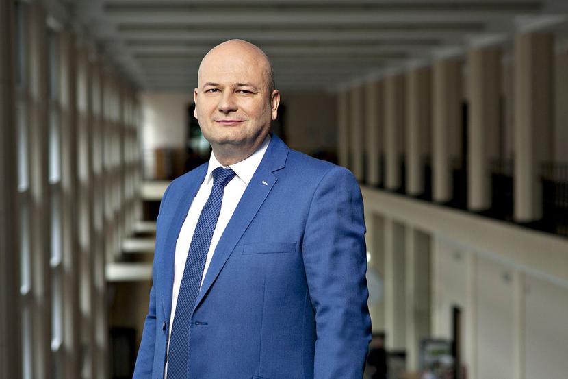 DŁUGIE PRZYGOTOWANIA: