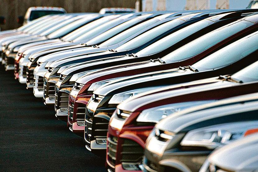 DIESEL NIEZAGROŻONY: Najpopularniejsze po II kwartale 2014 r. samochody we flotach firm należących do PZWLP to: Ford Focus, Skoda Octavia, Skoda Fabia i Toyota Yaris. Dominującym silnikiem pozostaje diesel, który napędza aż 72 proc. pojazdów. Odsetek aut wyposażonych w napęd dieslowski zmniejszył się jednak o 3 proc. w stosunku do stanu z końca 2013 r. [FOT. BLOOMBERG]