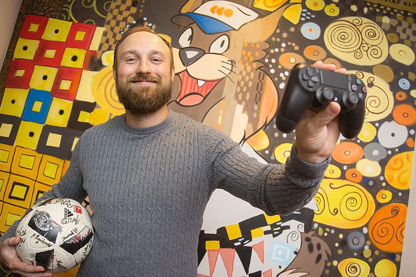 DO ODWAŻNYCH ŚWIAT NALEŻY: