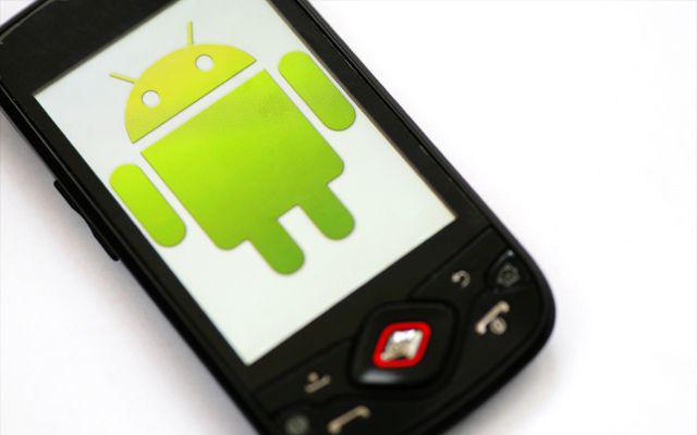 Smartfony wyposażone w system operacyjny Android Gingerbread są łatwym celem ataków hakerów komputerowych