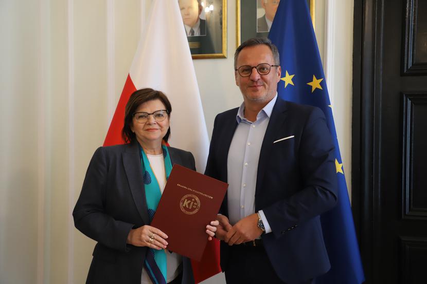 Ministerstwo Zdrowia w ramach programu Fundusze Europejskie dla Rozwoju Społecznego będzie finansować szkolenia specjalizacyjne dla fizjoterapeutów. Ministerstwo Zdrowia w ramach programu Fundusze Europejskie dla Rozwoju Społecznego będzie finansować szkolenia specjalizacyjne dla fizjoterapeutów.