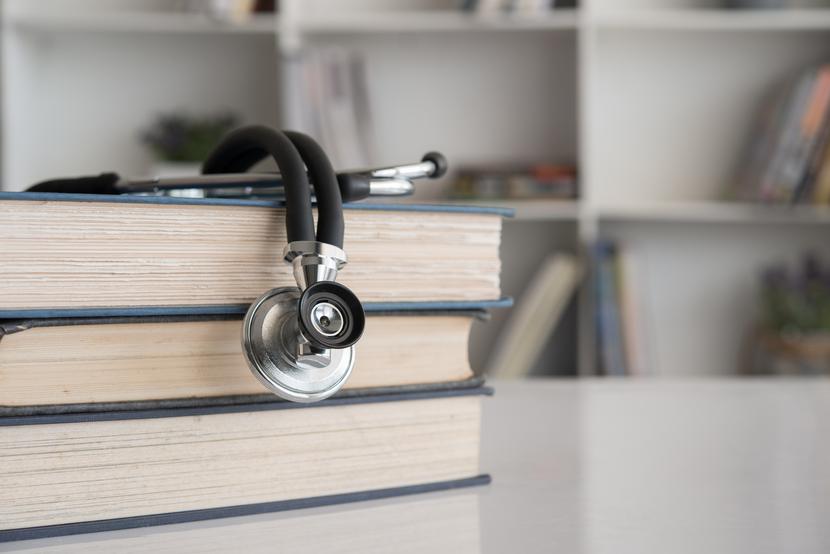 W Hiszpanii, wraz z zakończeniem studiów przez roczniki, którym jako pierwszym skokowo zwiększono limity, skokowo wzrosła emigracja. W Hiszpanii, wraz z zakończeniem studiów przez roczniki, którym jako pierwszym skokowo zwiększono limity, skokowo wzrosła emigracja.
