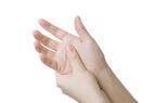 Blednięcie palców może maskować poważną chorobę