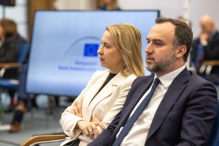 Miliardy czekają, ale czy popłyną?