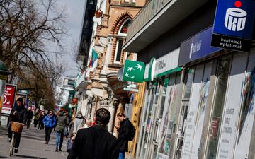 Znikające banki - 5 tys. zamkniętych oddziałów