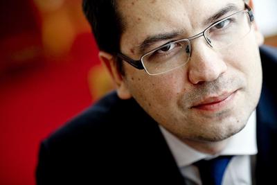 NOWE OTWARCIE NA FIRMY: Mariusz Haładyj jako wiceminister rozwoju odpowiada za tworzenie dobrego klimatu dla przedsiębiorców nad Wisłą. Pod jego skrzydłami trwają prace nad sztandarowymi inicjatywami ze strategii gospodarczej rządu. Najbliższe dni i konsultacje Konstytucji biznesu będą zaś testem, na ile plan ulżenia przedsiębiorcom jest realny, a ich głos w dyskusji o poprawie warunków do prowadzenia interesów słuchany.