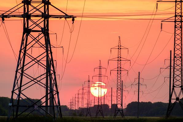 Spółka Southern California Edison, zaopatrująca w prąd 15 mln osób, wykorzystuje oprogramowanie predykcyjne do wykrywania zagrożeń bezpieczeństwa projektów konserwacyjnych i inwestycyjnych we wszystkich swoich obiektach i instalacjach. To tylko jeden z przykładów modeli zintegrowanych z firmowym systemem zarządzania zleceniami. 