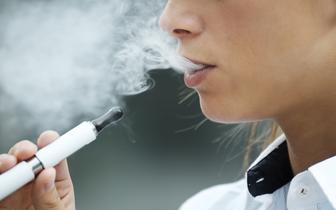 E-papierosy mogą narażać na toksyczne działanie metali ciężkich [BADANIE]