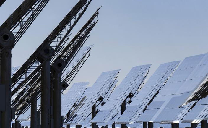 Chiny drastycznie spowolniły rozwój energii słonecznej i wiatrowej