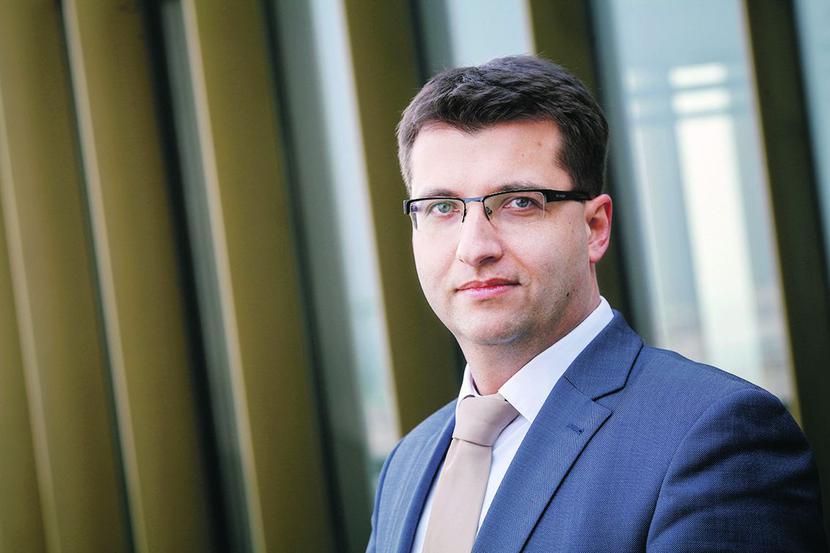 TANIO, ALE Z UZALEŻNIENIEM: Turcja to jeden z najtańszych
 rynków wschodzących, więc inwestorzy chętnie na nim inwestują.
 Ważne, że ryzyko polityczne jest tam niewielkie. Jedynym słabym
 punktem Turcji jest duże uzależnienie od surowców z innych krajów
 — mówi Jarosław Niedzielewski, dyrektor departamentu inwestycji
 w Investors TFI. [FOT. WM]