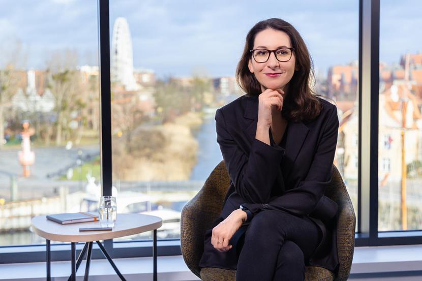 Dr hab. n. med. Alicja Kalinowska, prof. UMP, prezes elekt Sekcji Stwardnienia Rozsianego i Neuroimmunologii Polskiego Towarzystwa Neurologicznego, zawodowo związana z Katedrą i Kliniką Neurologii Uniwersytetu Medycznego im. Karola Marcinkowskiego w Poznaniu oraz Kliniką Neurologii Mayo Clinic w Rochester (Minnesota, USA) Dr hab. n. med. Alicja Kalinowska, prof. UMP, prezes elekt Sekcji Stwardnienia Rozsianego i Neuroimmunologii Polskiego Towarzystwa Neurologicznego, zawodowo związana z Katedrą i Kliniką Neurologii Uniwersytetu Medycznego im. Karola Marcinkowskiego w Poznaniu oraz Kliniką Neurologii Mayo Clinic w Rochester (Minnesota, USA)