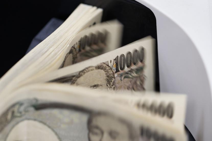 Jeny japońskie (JPY)