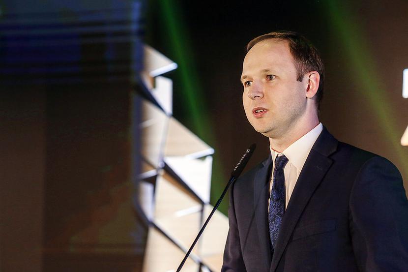 NIEODWOŁYWALNY URZĘDNIK: