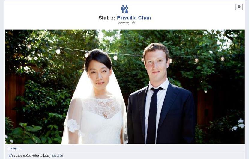 O ślubie Zuckerberg poinformował oczywiście na profilu, zmieniając swój status 