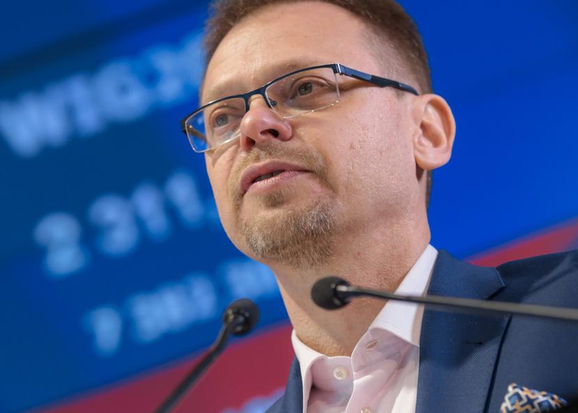 Umowa w kieszeni: Sprzedaż praw do cząsteczki OATD-01 belgijskiej grupie Galapagos to największa tego typu umowa w historii polskiej branży biotechnologicznej. Do tej pory największą ujawnioną umową była sprzedaż praw do pierwszej cząsteczki przez Selvitę (obecnie Ryvu) włoskiej grupie Menarini, która zapłaciła z góry około 20 mln zl, a łącznie może zapłacić około 360 mln zł. Umowa w kieszeni: Sprzedaż praw do cząsteczki OATD-01 belgijskiej grupie Galapagos to największa tego typu umowa w historii polskiej branży biotechnologicznej. Do tej pory największą ujawnioną umową była sprzedaż praw do pierwszej cząsteczki przez Selvitę (obecnie Ryvu) włoskiej grupie Menarini, która zapłaciła z góry około 20 mln zl, a łącznie może zapłacić około 360 mln zł.