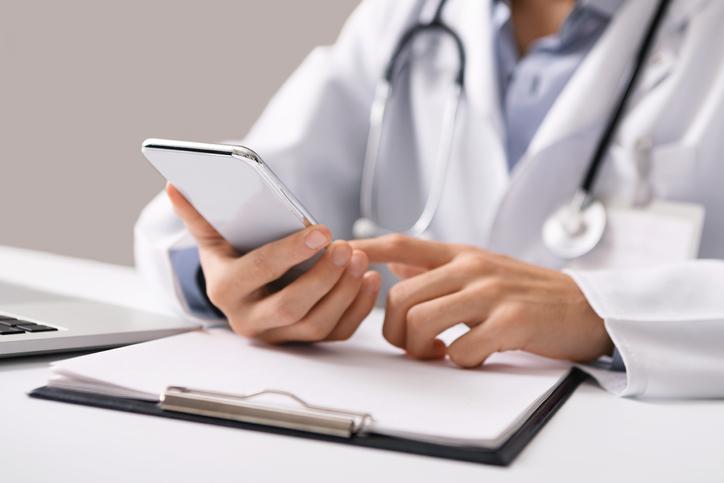 Elektroniczne prawo wykonywania zawodu lekarza i lekarza dentysty to spełnienie kolejnego postulatu samorządu lekarskiego. Elektroniczne prawo wykonywania zawodu lekarza i lekarza dentysty to spełnienie kolejnego postulatu samorządu lekarskiego.