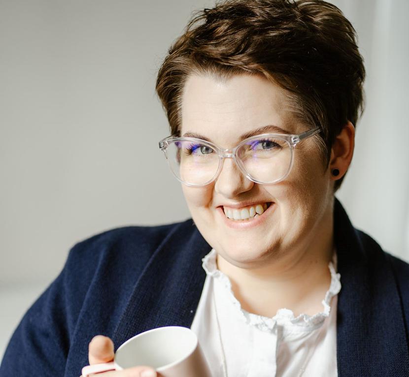 Na zdjęciu mgr farm. Karolina Morze — magister farmacji, zajmuje się bezpieczeństwem farmakoterapii w okresie laktacji. Na zdjęciu mgr farm. Karolina Morze — magister farmacji, zajmuje się bezpieczeństwem farmakoterapii w okresie laktacji.