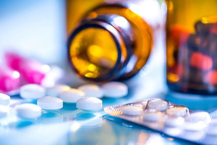 Fluorochinolony mają zastosowanie w leczeniu poważnych zakażeń bakteryjnych, takich jak niektóre typy bakteryjnego zapalenia płuc Fluorochinolony mają zastosowanie w leczeniu poważnych zakażeń bakteryjnych, takich jak niektóre typy bakteryjnego zapalenia płuc