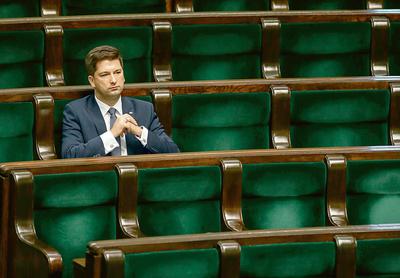 Sylwester Tułajew, poseł Prawa i Sprawiedliwości, który reprezentował w Sejmie autorów projektu zmian podatkowych w FIZ, z pomocą resortu finansów poprawił już nowe przepisy. Przy okazji jednak parlamentarzyści obnażyli obawy fiskusa co do skuteczności walki z optymalizacją podatkową.
