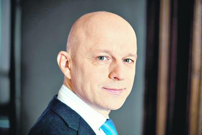Paweł Szałamacha, szef resortu finansów, zamiast zwiększać liczbę kontroli i urzędnicze etaty, chce zredukować armię fiskusa. Jest przekonany, że konsolidacja administracji podatkowo-celnej oraz wyposażenie jej w nowe narzędzia analityczne i informatyczne pozwoli lepiej walczyć z wyłudzeniami i zaległościami podatkowymi.