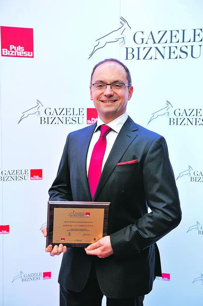 Bolączką wielu przedsiębiorców jest ciągła zmiana przepisów prawnych, zarówno krajowych, jak i unijnych. Dostosowanie się do nowych norm z pewnością nie ułatwia nam pracy, ale radzimy sobie z tym — mówi Grzegorz Szczepanik, dyrektor zarządzający firmy Aurum Chemicals