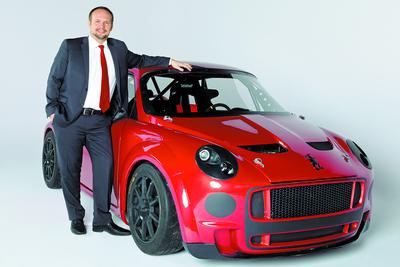 Prawa do marki Syrena ma AK Motor Polska, której prezesem jest Arkadiusz Kamiński. Jego zespół stworzył już projekt samochodu wyścigowego syrena meluzyna R, teraz wziął się za projektowanie miejskiego pojazdu elektrycznego syrena NIXI.