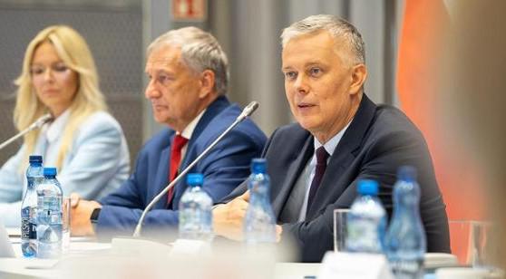 6 sierpnia minister MSWiA Tomasz Siemoniak oraz wiceminister Wiesław Szczepański wzięli udział w naradzie dyrektorów podmiotów leczniczych MSWiA. 6 sierpnia minister MSWiA Tomasz Siemoniak oraz wiceminister Wiesław Szczepański wzięli udział w naradzie dyrektorów podmiotów leczniczych MSWiA.
