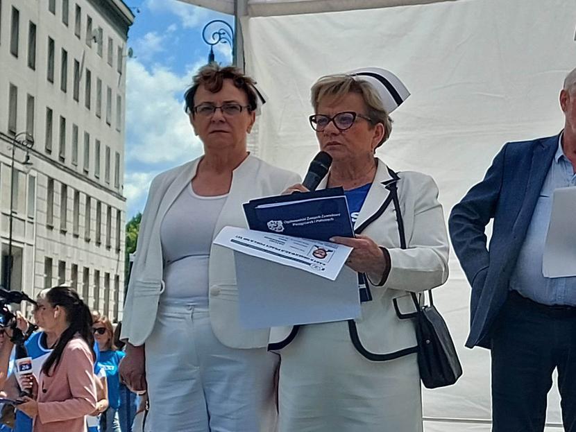 Na zdjęciu Krystyna Ptok, przewodnicząca OZZPiP