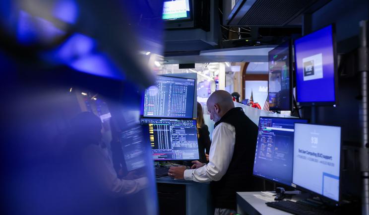 Akcje producentów chipów ciągną Wall Street w dół, ropa mocno drożeje